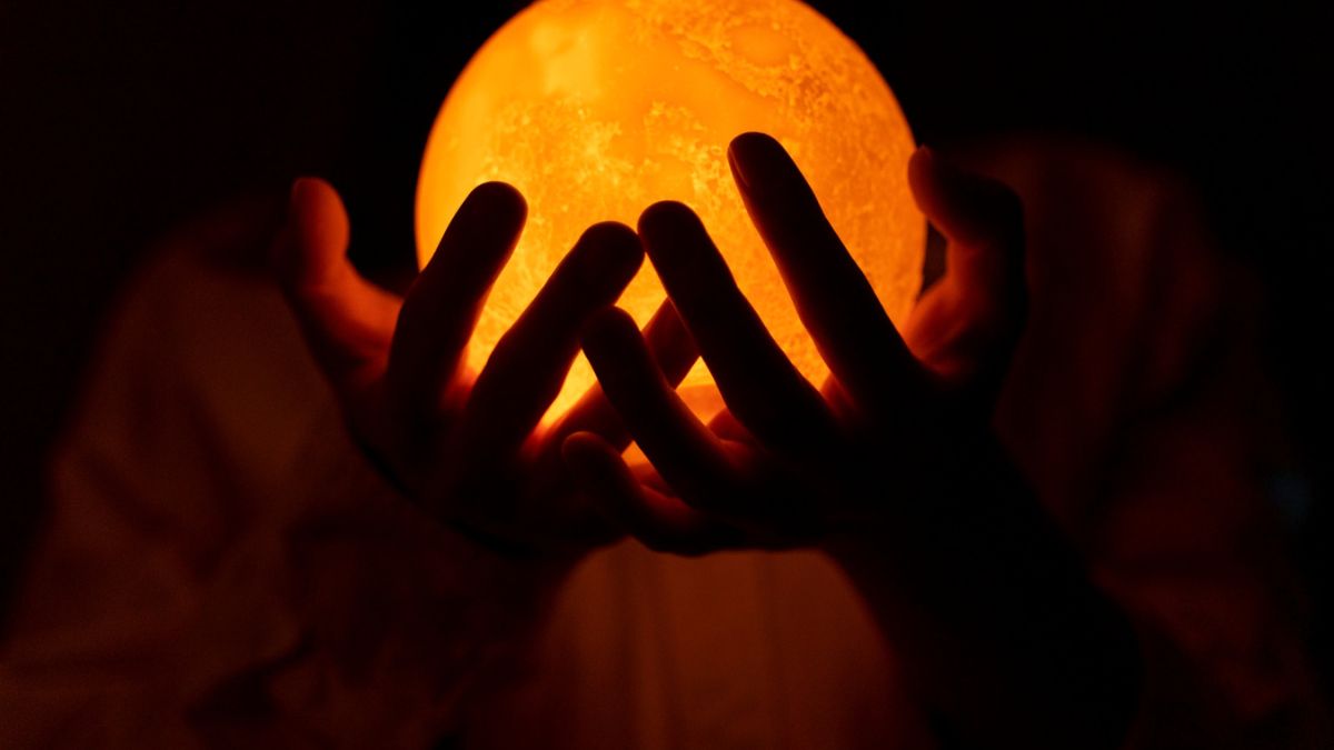 A conexão com a lua alinha nossos ritmos e favorece o autoconhecimento