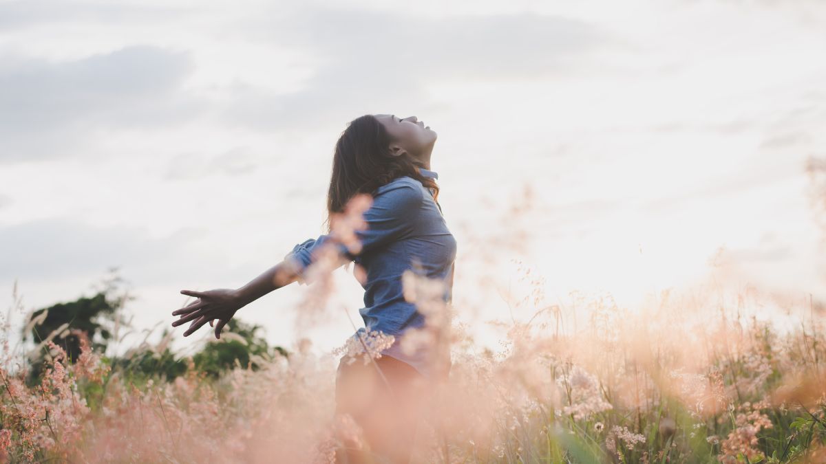 Mulher com autoperdão e liberdade